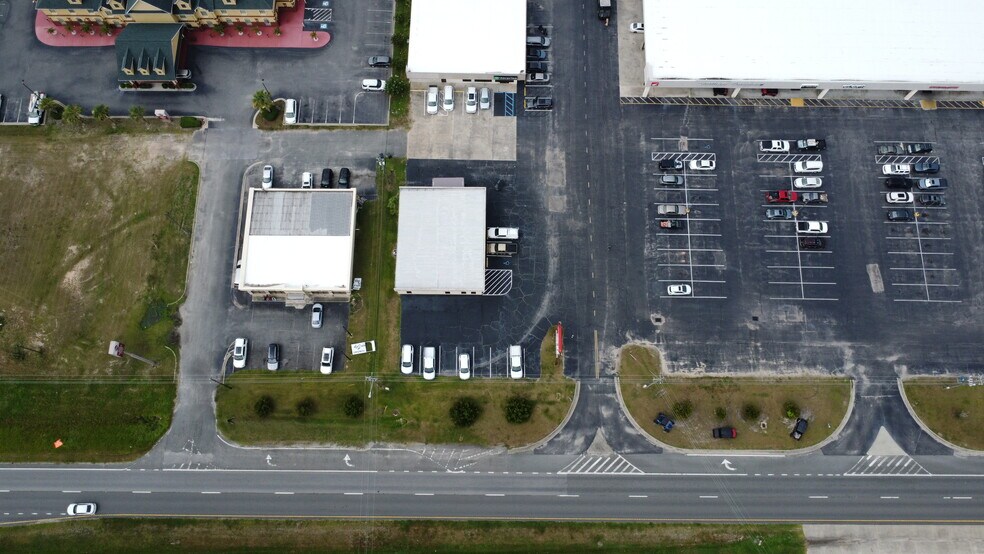 More Photos Of 2500 Memorial Dr, Waycross Light Distribution For Lease