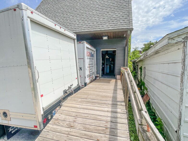 More Photos Of 203 S 18th St, Lafayette General Retail For Sale