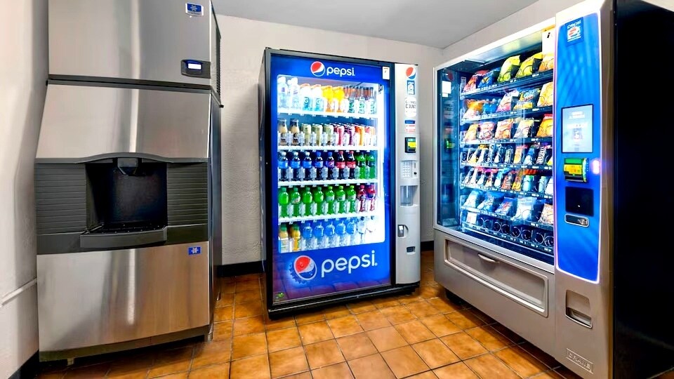 More Photos Of 616 33rd Ave SW, Cedar Rapids Hotel For Sale