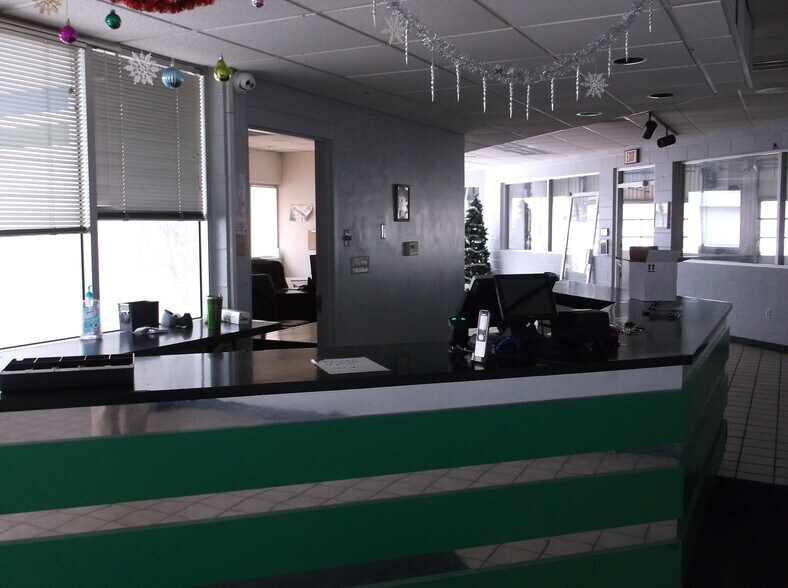 More Photos Of 911 Witzel Ave, Oshkosh Carwash For Lease