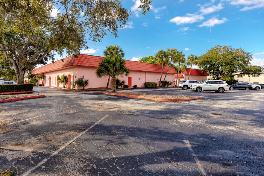 More Photos Of 6449 38th Ave, Saint Petersburg Medical For Lease