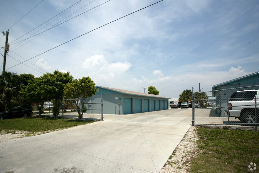 More Photos Of 830 Buttonwood Dr, Fort Myers Self Storage For Sale