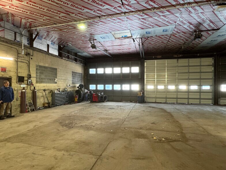 More Photos Of 2427 167th St, Hammond Warehouse For Lease