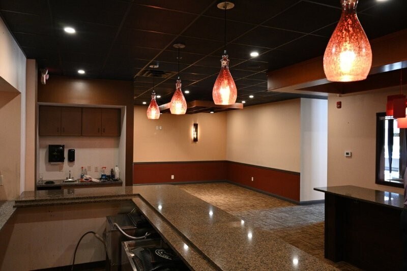 More Photos Of 517 S 4th St, Springfield General Retail For Sale