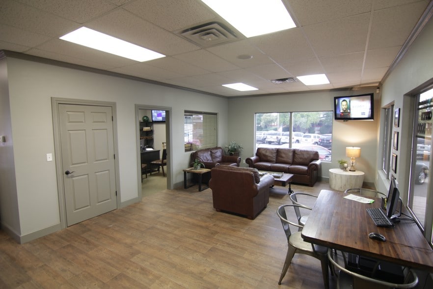 More Photos Of 5610 58th St, Lubbock Auto Dealership For Sale