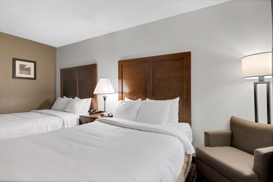 More Photos Of 5558 Lee Hwy, Atkins Hotel For Sale