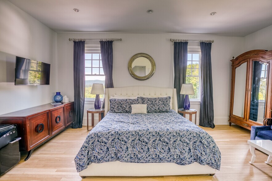 More Photos Of 2 Kemble St, Lenox Hotel For Sale