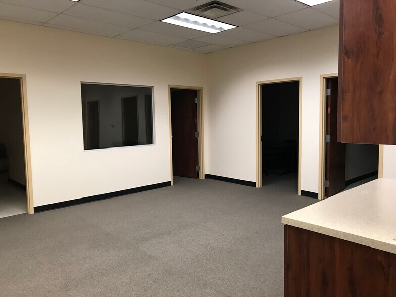 More Photos Of 119 Hamilton Park Dr, Tallahassee Warehouse For Lease