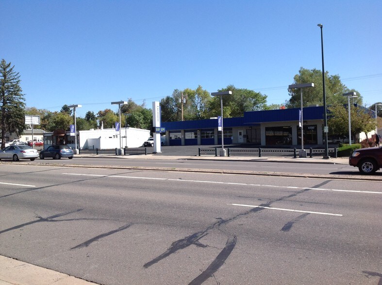 More Photos Of 4550 S Broadway, Englewood Showroom For Lease