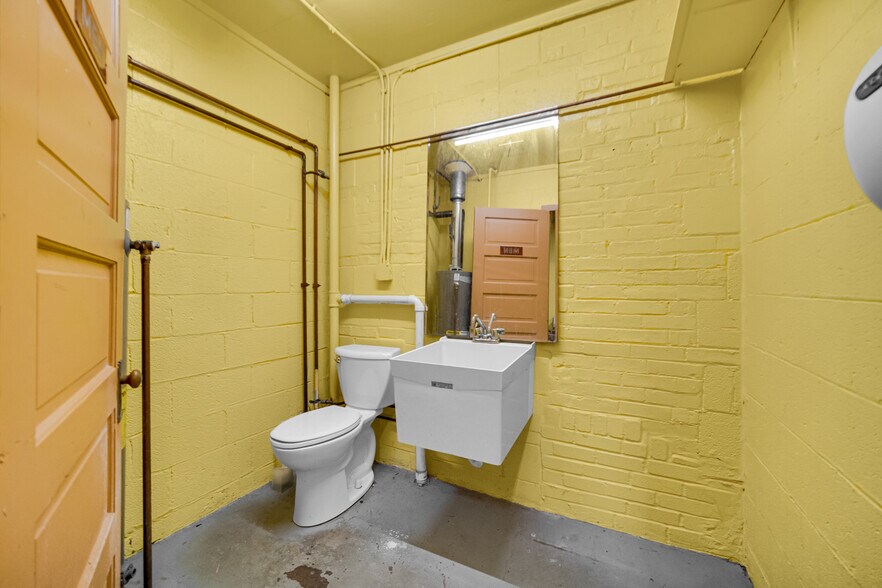 More Photos Of 7045 Calumet Ave, Hammond Light Distribution For Sale