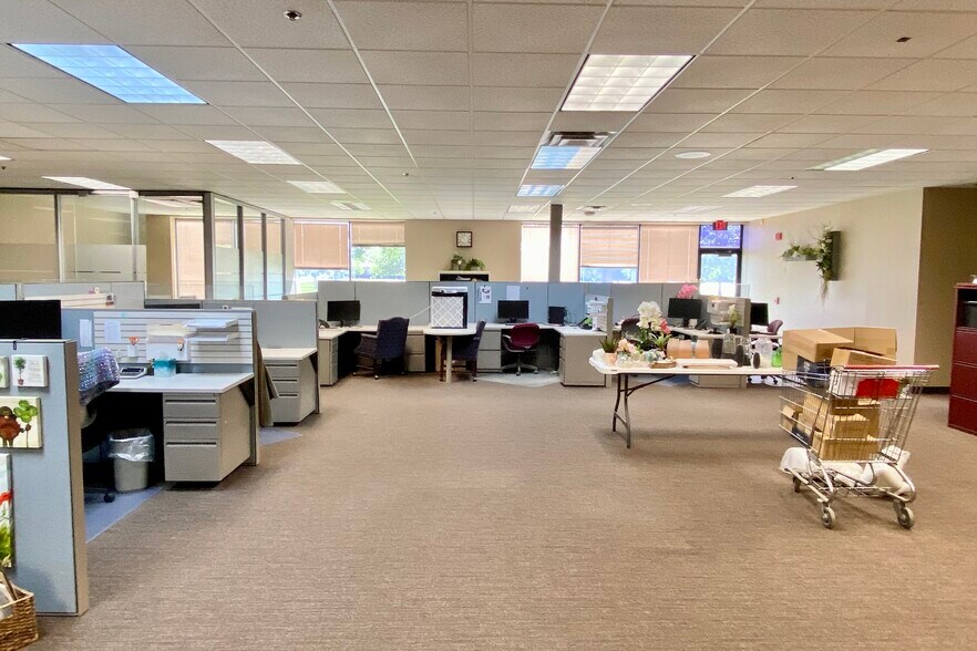 More Photos Of 3101 N 4th Ave, Sioux Falls Flex For Sale