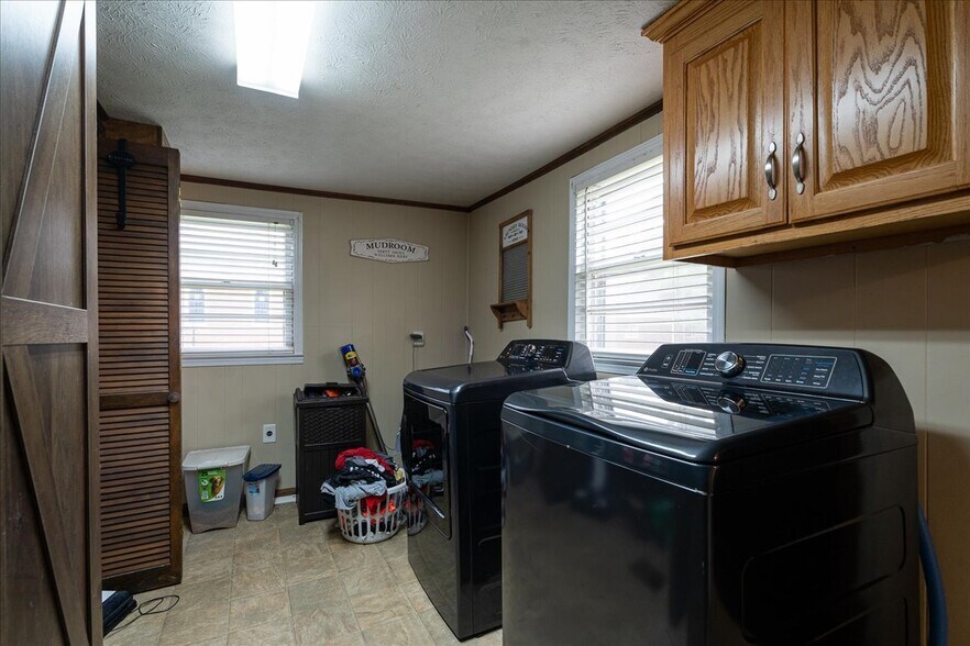 More Photos Of 317 General Daniel Ave N, Danielsville General Retail For Sale