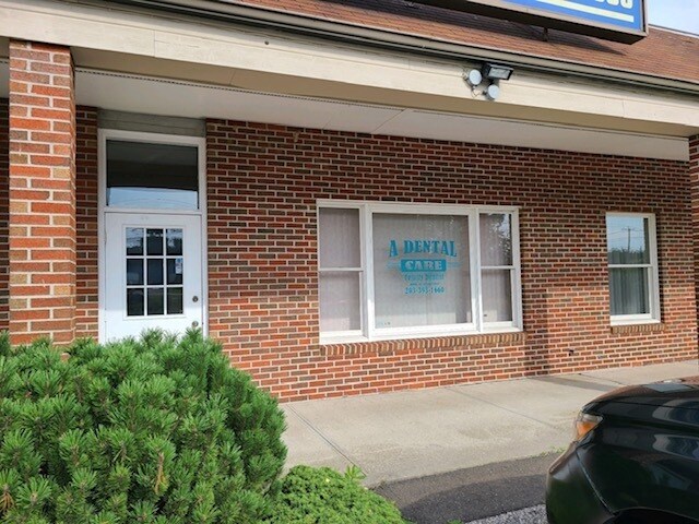 More Photos Of 696 Amity Rd, Bethany Unknown For Lease
