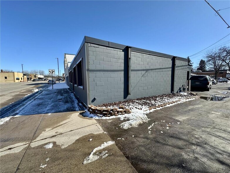 More Photos Of 605 1st St, Princeton Storefront For Sale