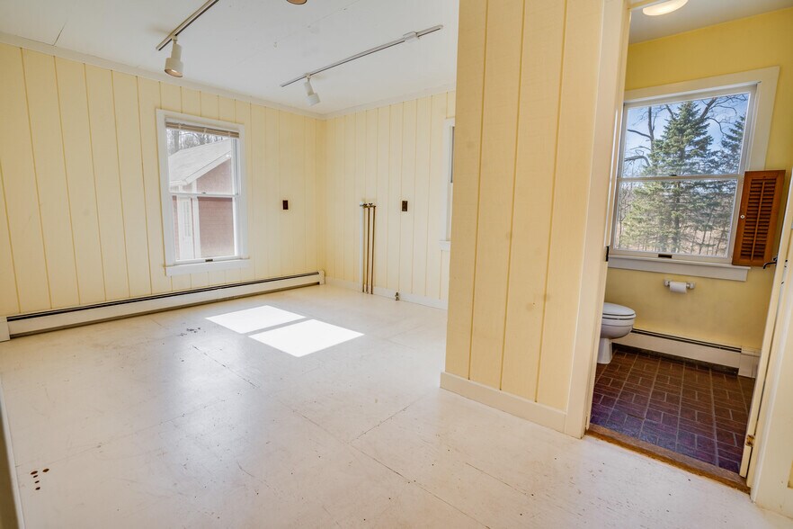 More Photos Of 2321-2325 NY-9D, Wappingers Falls Flex For Sale