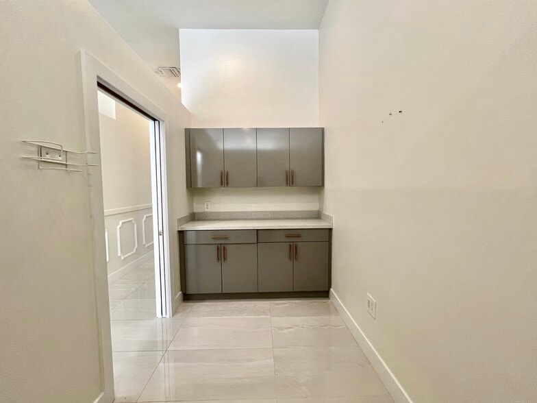 More Photos Of 1400 Ponce De Leon Blvd, Coral Gables Unknown For Lease