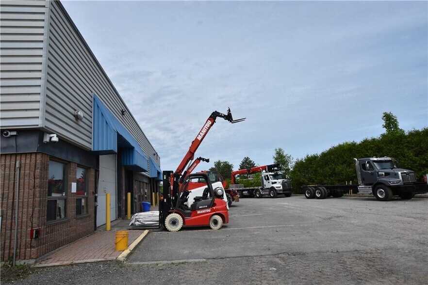 More Photos Of 2627 Edinburgh Pl, Ottawa Warehouse For Lease