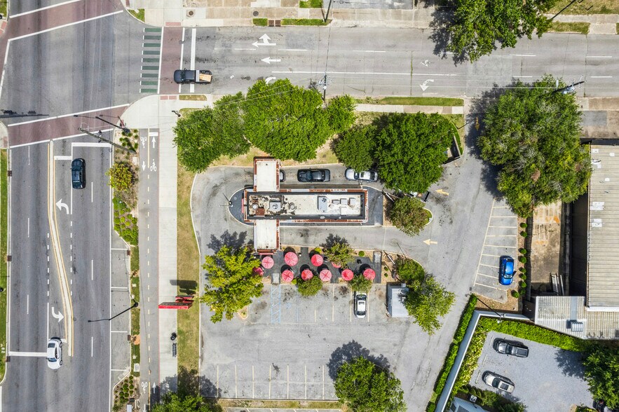 More Photos Of 8 N Broad St, Mobile Fast Food For Sale