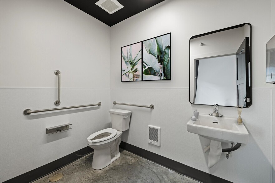 More Photos Of 2517 Logan St, Richland Service For Sale