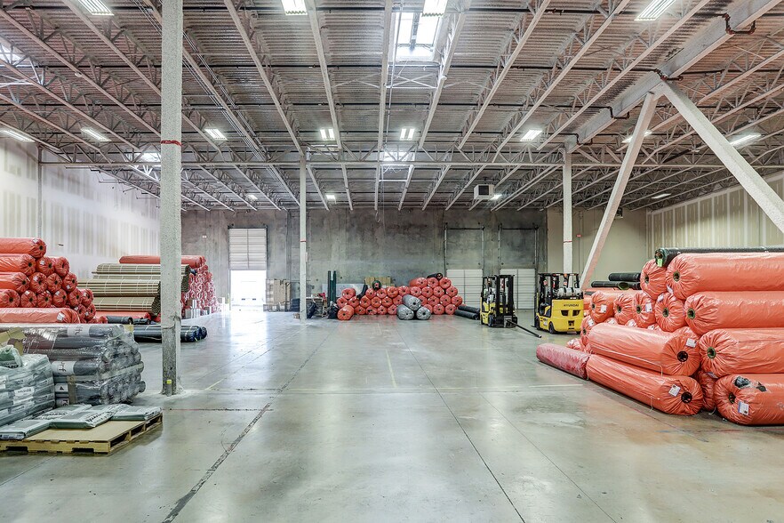 More Photos Of 10215 S Sam Houston Pky W, Houston Warehouse For Lease
