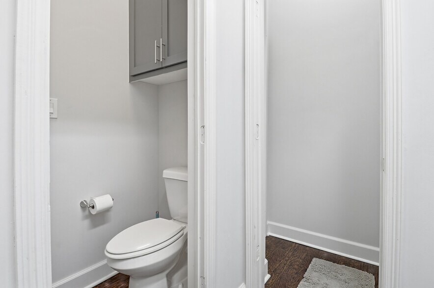 More Photos Of 5342 5th St, Katy Freestanding For Lease