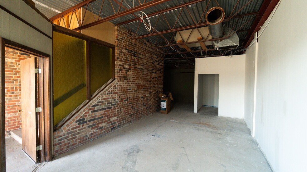 More Photos Of 3900 E Harry St, Wichita Office For Sale