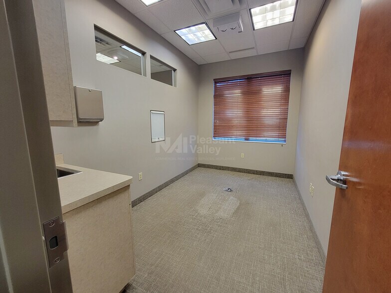 More Photos Of 789 White Pond Dr, Akron Medical For Lease