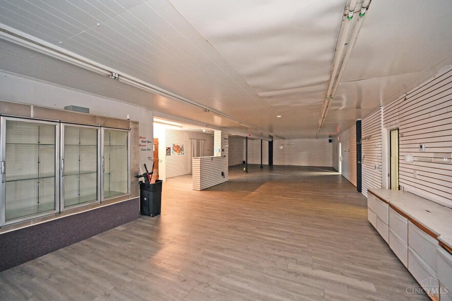 More Photos Of 6999 Colerain Ave, Cincinnati Storefront Retail Office For Lease