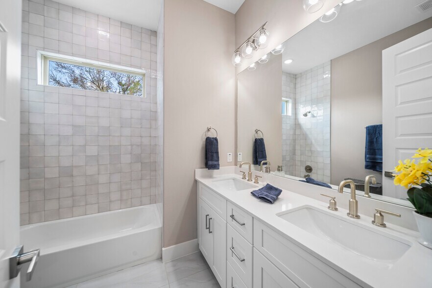 More Photos Of 2632 Paul Quinn St, Houston Apartments For Sale