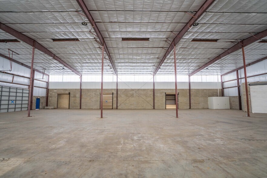 More Photos Of 12925 N 49th St, Clearwater Warehouse For Lease