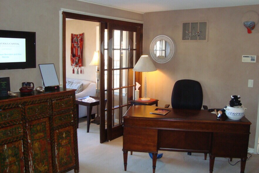 More Photos Of 381 Hubbard St, Glastonbury Loft Creative Space For Lease