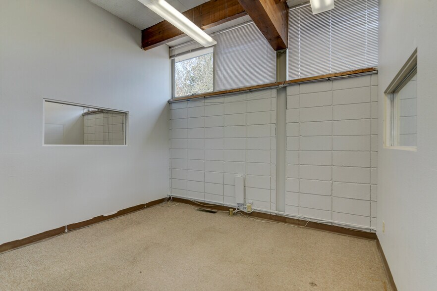 More Photos Of 102 Quince St NE, Olympia Freestanding For Lease