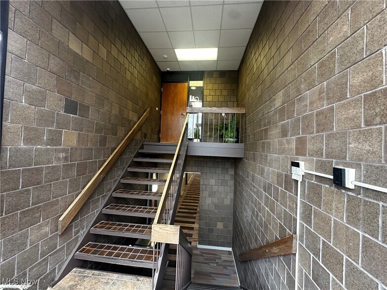 More Photos Of 2850 S Arlington Rd, Akron Office For Sale