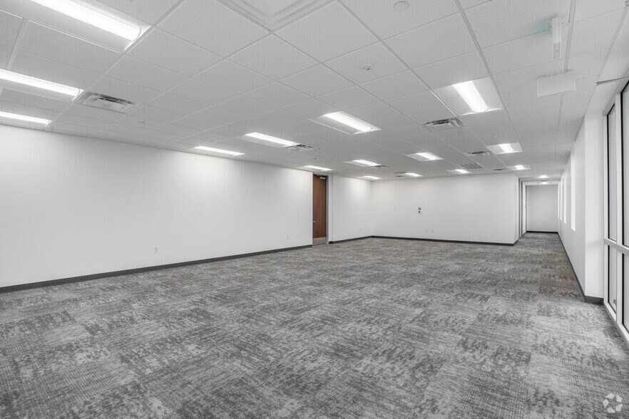 More Photos Of 1203 Thompson Park Dr, Baytown Distribution For Lease