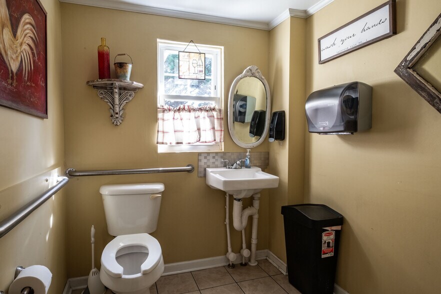 More Photos Of 913 N Bridge St, Elkin General Retail For Sale