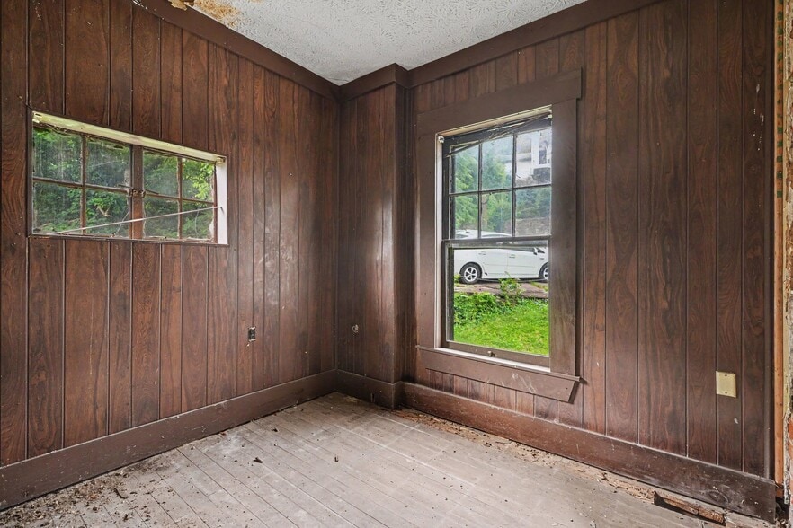 More Photos Of 831 Highway Ave, Covington Office For Sale