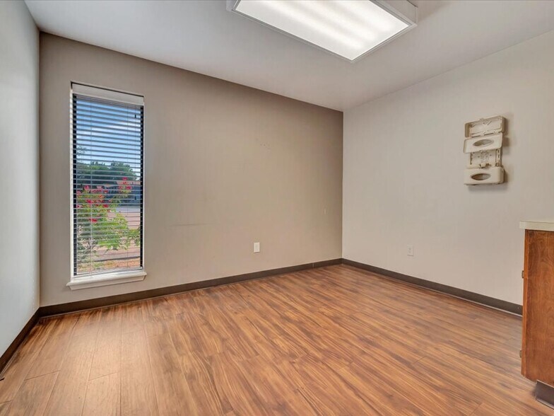 More Photos Of 1702 E Denman Ave, Lufkin Medical For Lease