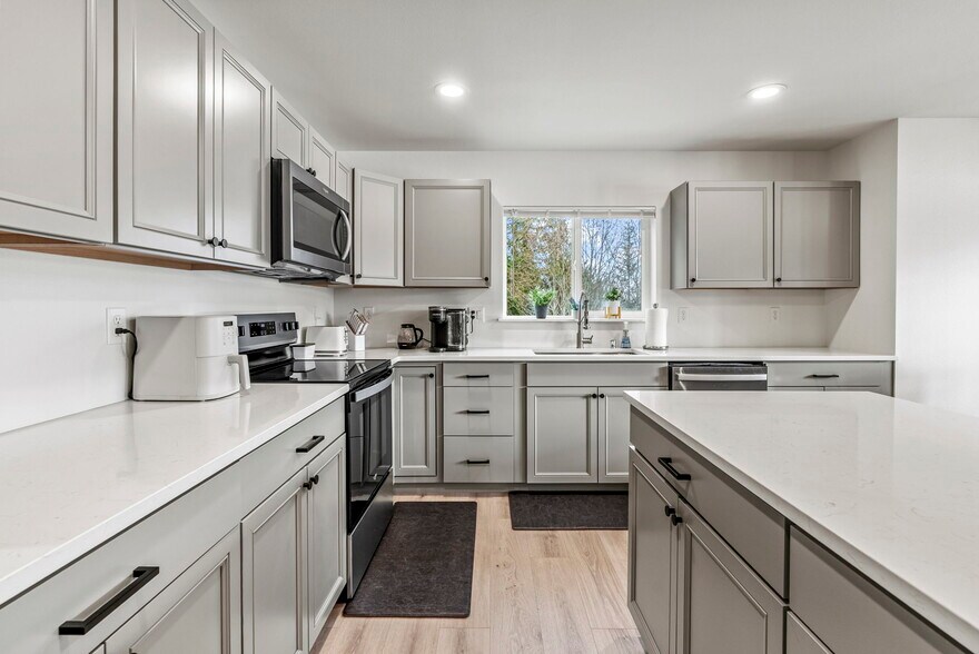 More Photos Of 572 Columbia St, Cathlamet Apartments For Sale