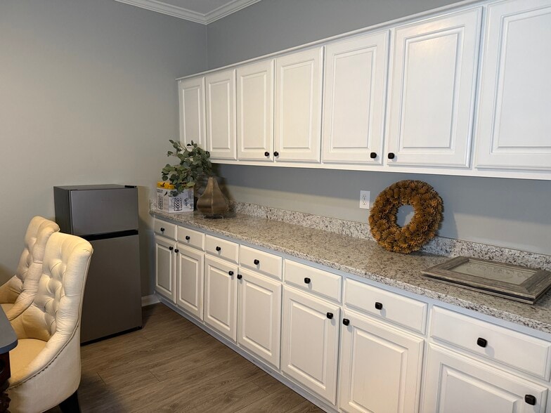 More Photos Of 4595 Towne Lake Pky, Woodstock Medical For Lease