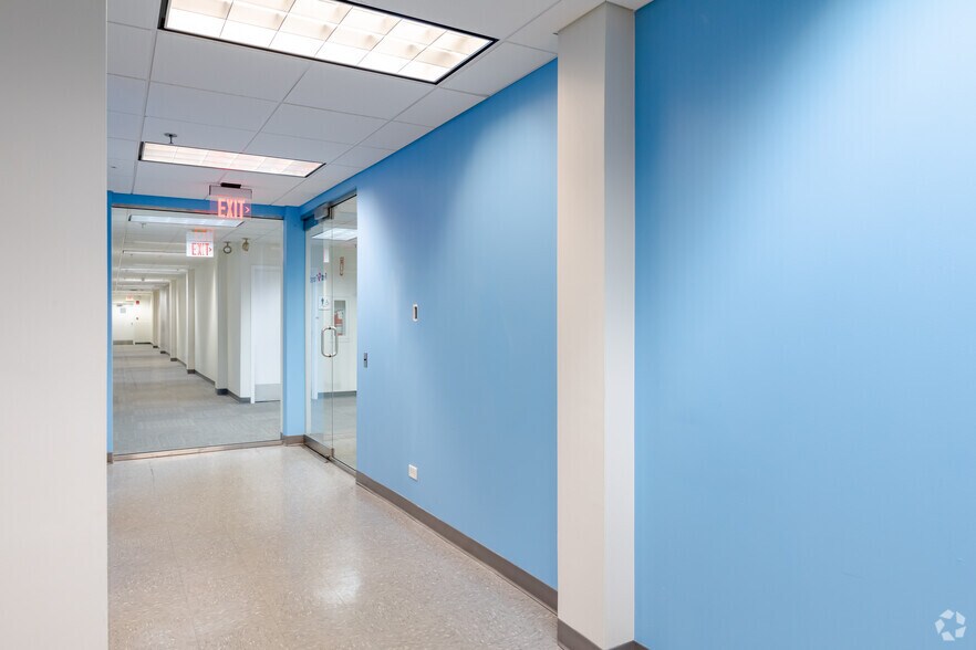 More Photos Of 799 Roosevelt Rd, Glen Ellyn Office For Lease