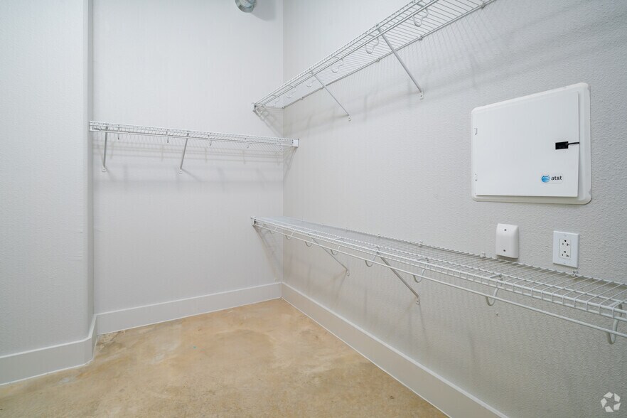 More Photos Of 100 N Santa Rosa St, San Antonio Apartments For Lease