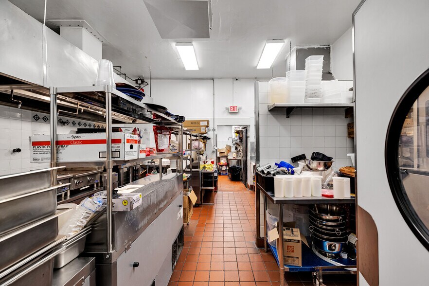 More Photos Of 7039 Greenleaf Ave, Whittier Restaurant For Sale