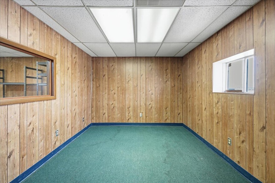 More Photos Of 3118 E Slaton Hwy, Lubbock Showroom For Sale