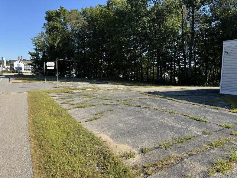 More Photos Of 310 N State St, Concord Showroom For Lease