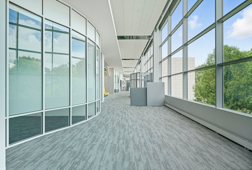 More Photos Of 1950 Innovation Way, Libertyville Unknown For Lease