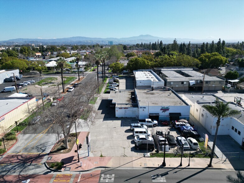 More Photos Of 203-205 S Main St, Santa Ana Freestanding For Sale