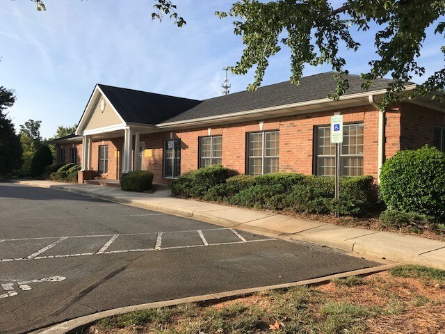 Primary Photo Of 2536 Plantation Center Dr, Matthews Office Residential For Lease