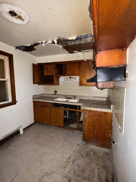 More Photos Of 7945 S Dobson Ave, Chicago Apartments For Sale