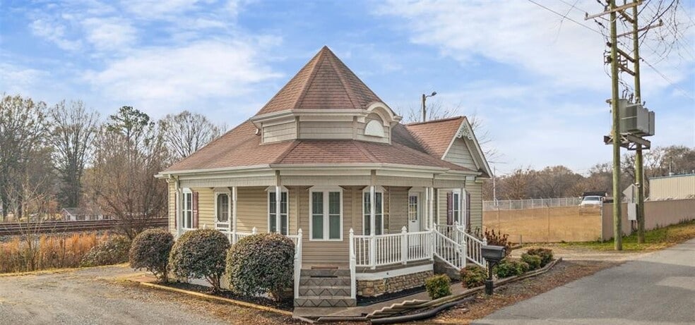 More Photos Of 4423 Railroad Ave, Harrisburg Office For Sale