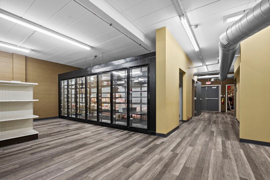 More Photos Of 755 N Snelling Ave N, Saint Paul Storefront For Lease